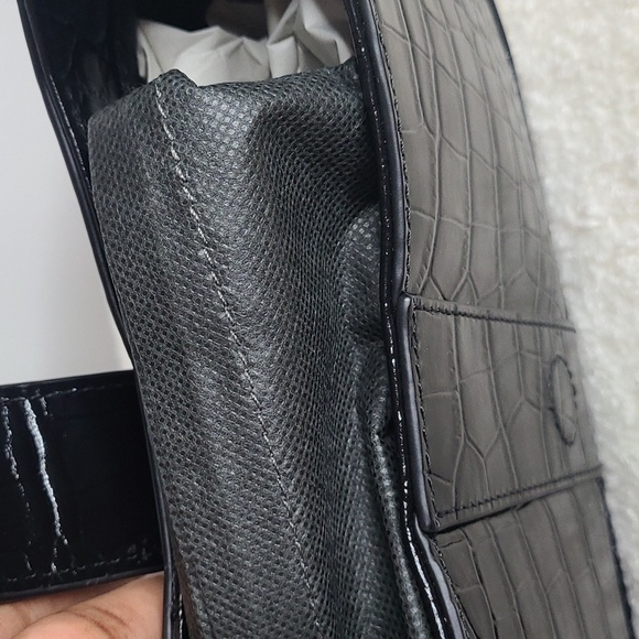 NWT Vince Camuto Barlo Small Shoulder - Picture 10 of 16